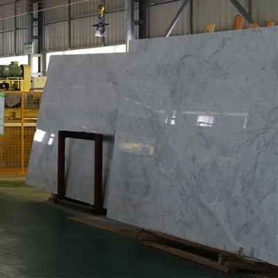 Czy marmur o strukturze plastra miodu można stosować w budynkach komercyjnych?