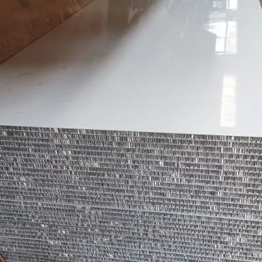 Panele o strukturze plastra miodu do budowy łodzi